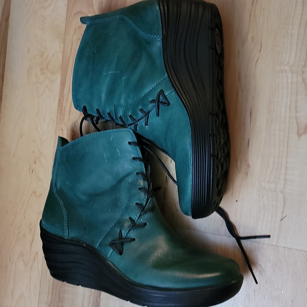 Bionica green boot size 11